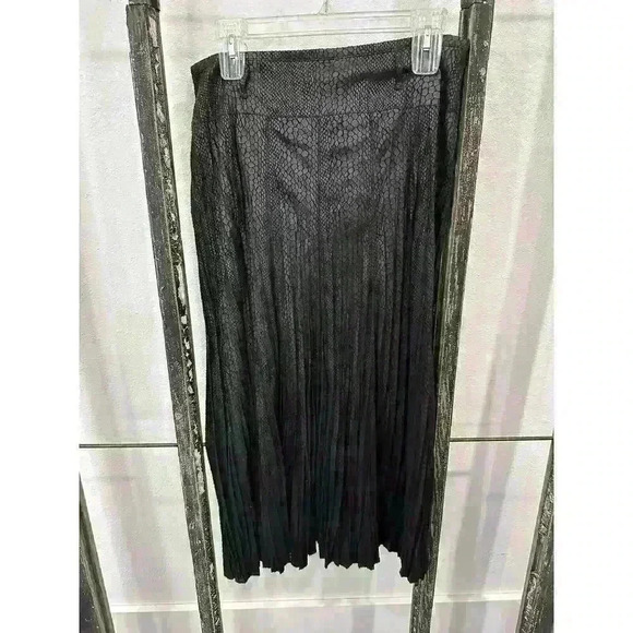 Tribal Brand women's Skirt, Sz 10, Black “snake print” - Picture 2 of 7
